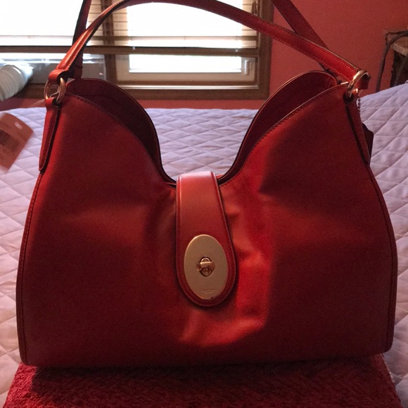 Coach Smooth Leather Carlyle SHB F37637 - Picture 1 of 8
